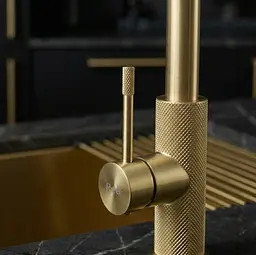 Змішувач для кухні Rea Master із висувним виливом brushed gold REA-B7204 - мініатюра 5