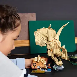 Конструктор LEGO Jurassic World Скам'янілості динозаврів: череп трицератопса 468 деталей (76969) - мініатюра 12