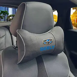 Подушка на підголівник з логотипом Geely Екошкіра 3D Кольоровий лого Чорна-Сірий кант 1 шт