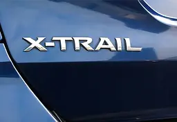Емблема напис X-TRAIL Хром на скотчі (Габарити 230 мм) ЕМ 171203 - мініатюра 3