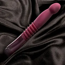 Вібратор Blush Temptasia Trixie 25.4 см бордовий - мініатюра 3