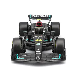 Автомодель з фігуркою – MERCEDES-AMG PETRONAS F1 W15 (2024) (1:24) Bburago 18-28069 (#44) - мініатюра 6