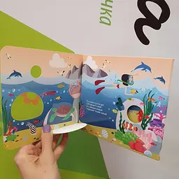 Хто сховався у морі. Книжка з віконцями КН993003У - мініатюра 2