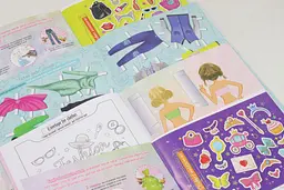 Книжка-одягалка "Fashion stylist: Модниця з собачкою" (укр)