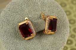 Сережки Xuping Jewelry Великий прямокутник з червоним каменем 1,4 см золотисті - мініатюра 3