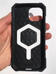 Оригінальний протиударний чохол для iPhone 15/14/13 UAG Essential Armor MagSafe Black 114288114040 - мініатюра 5