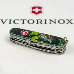 Ніж Victorinox Huntsman Zodiac 91 мм Зелений дерев'яний дракон (1.3713.3_Z3240p) - мініатюра 6