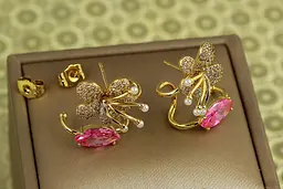 Сережки кафи Xuping Jewelry квітка з рожевим маркізом 2 см золотисті - мініатюра 2