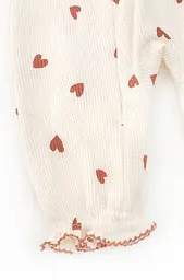 Комплект для девочки Burgundy Hearts — вафельный комбинезон с оборками и шапочкой - миниатюра 7