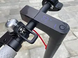 Електросамокат KUGOO M365 PRO Max 500W 11 Ah білий з алюмінієвою рамою та надувними колесами - мініатюра 15
