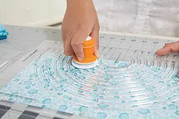 Різак круговий для тканин Fiskars (1023904) - мініатюра 3