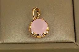 Кулон Xuping Jewelry імітація рожевого кварцу у оправі з білих фіанітів 11 мм золотистий