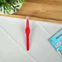 Міжзубна щітка TePe Angle кутова червона (0.5мм), 1 шт