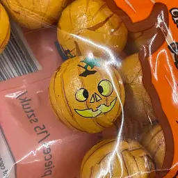 Шоколадні цукерки Halloween Pumpkin Milk Chocolate Balls 200г - мініатюра 4