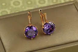 Сережки Xuping Jewelry з великим фіолетовим каменем шестигранна оправа 2 см золотисті