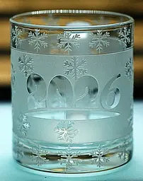 Подарункова чашка для чаю води кави 320 мл з гравіюванням символу року 2026 Кінь - мініатюра 3