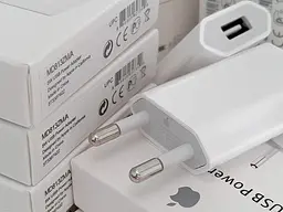 Мережевий зарядний пристрій Apple USB Power Adapter (MD813ZM/A) - мініатюра 4