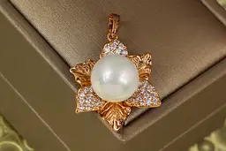 Кулон Xuping Jewelry Фізаліс з перлиною 2,6 см золотистий