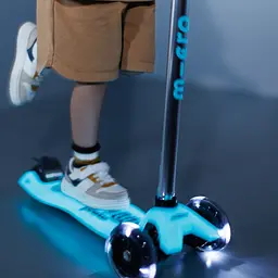 Самокат дитячий Micro Maxi Deluxe Glow LED 3-колісний синій кришталь (MMD366) - мініатюра 6