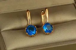 Сережки Xuping Jewelry велична простота з блакитним каменем 2.3 см золотисті - мініатюра 2