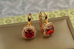 Сережки Xuping Jewelry Титан із червоним каменем 2,3 см золотисті