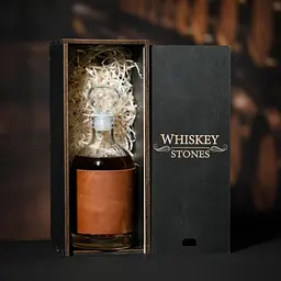 Подарунковий набір віскі Whiskey Stones №11 графин Larus у дерев'яному пеналі - мініатюра 3