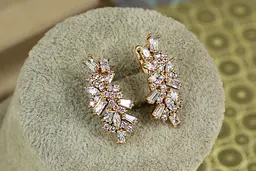 Сережки Xuping Jewelry Медитація 2,5 см золотисті - мініатюра 2