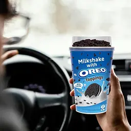 Молочний коктейль Oreo Delight Milkshake with Oreo Topping 200 мл - мініатюра 5