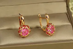 Сережки Xuping Jewelry Парфе з рожевим каменем 2 см золотисті - мініатюра 2