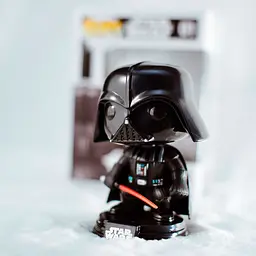 Ігрова фігурка Funko Pop Зоряні війни Дарт Вейдер зі світловим мечем (2300) - мініатюра 3