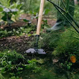 Мотика голанська Fiskars Solid з дерев'яною ручкою 150мм (1011615)