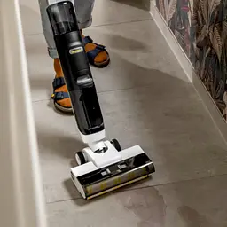 Ручний миючий пилосос Karcher FCV 3 акумуляторний (1.056-122.0) - мініатюра 3