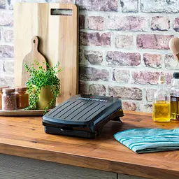 Гриль George Foreman 25800-56 Fit Grill Small 760 Вт антипригарне покриття піддон для жиру чорний (25800-56) - мініатюра 12