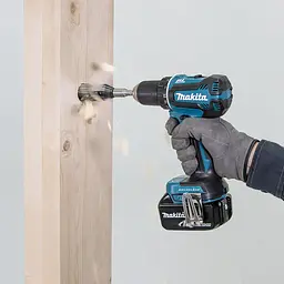 Шурупокрут акумуляторний Makita DDF485 BEO4 з ліхтарем Makita DML186 (50 Нм, 1.5-13 мм, BL, LXT)
