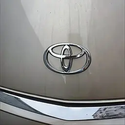 Емблема решітки, задня TOYOTA хром 100х70 мм пластик (на скотчі) - мініатюра 4