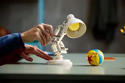 Конструктор LEGO Ideas Disney Pixar Luxo Jr. 613 деталей (21357) - мініатюра 15
