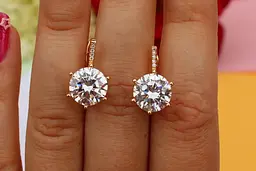 Серьги Xuping Jewelry с белым большим камнем шестигранная оправа 2 см золотистые - миниатюра 3