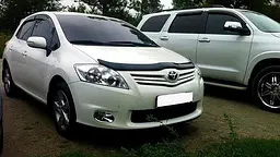 Дефлектор капоту мухобійка Toyota Auris 2009-2012