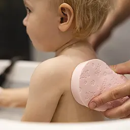 Губка для купання дітей і новонароджених немовлят гіпоалергенна дитяча мочалка м'яка Babyono рожевий - мініатюра 2