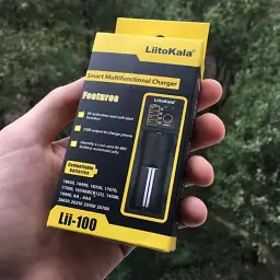 Зарядний пристрій для акумуляторів Liitokala 1 Slot, LED дисплей, USB, Li-ion/Ni-MH/Ni-Cd/AA/ААA/AAAA/С (Lii-100) - мініатюра 2