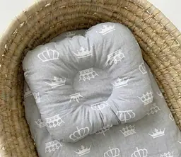 Дитяча ортопедична подушка для новонароджених та малюків від народження до 2 років 25х20х5 см BST корони