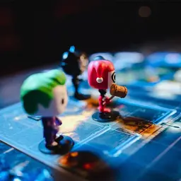 Настільна гра Funkoverse DC Comics стратегічна для 2-4 гравців з 4 фігурками різнокольорова - мініатюра 6