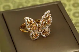 Кільце Xuping Jewelry великий метелик крила з камінням кольору шампанського р 17 золотисте