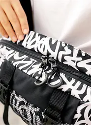Велика жіноча поясна сумка бананка Sambag DynamicDart принт "Graphity" 38 × 21 × 7 см (80411715) - мініатюра 3