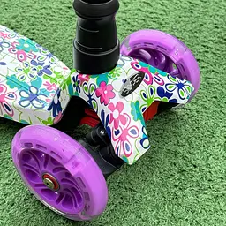 Дитячий самокат триколісний для дівчат. Регулюється висота ручки, колеса світяться повертаються. Для дітей від 2 до 10 років (Purple-Maxi) - мініатюра 5
