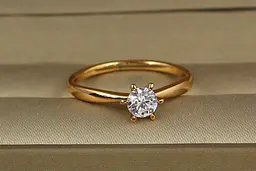 Кільце Xuping Jewelry Камінь у шестигранній оправі 5 мм р 19 золотисте