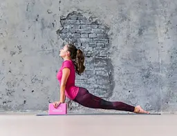 Блок для йоги PowerPlay 4006 Yoga Brick Рожевий (PP_4006_Pink_Yoga_Brick) - мініатюра 3