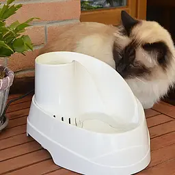 Фонтан-поїлка для собак та котів Ferplast Fountain Vega пластикова біла 23.1х29.7х16.2 см 2 л 71300011 - мініатюра 3