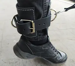 Манжета EasyFit F10 для тяги на тренажері (шкіра) - мініатюра 2