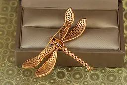 Брошка Xuping Jewelry Бабка з білими крильцями 4 см золотиста - мініатюра 2
